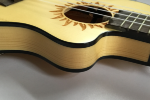Decke und Zarge einer Ukulele